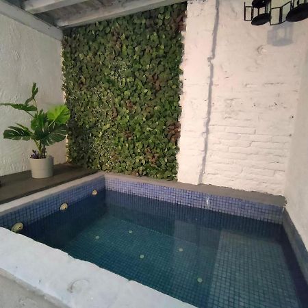 Pequeño Apartamento con Mini Piscina  Valenza Esterno foto