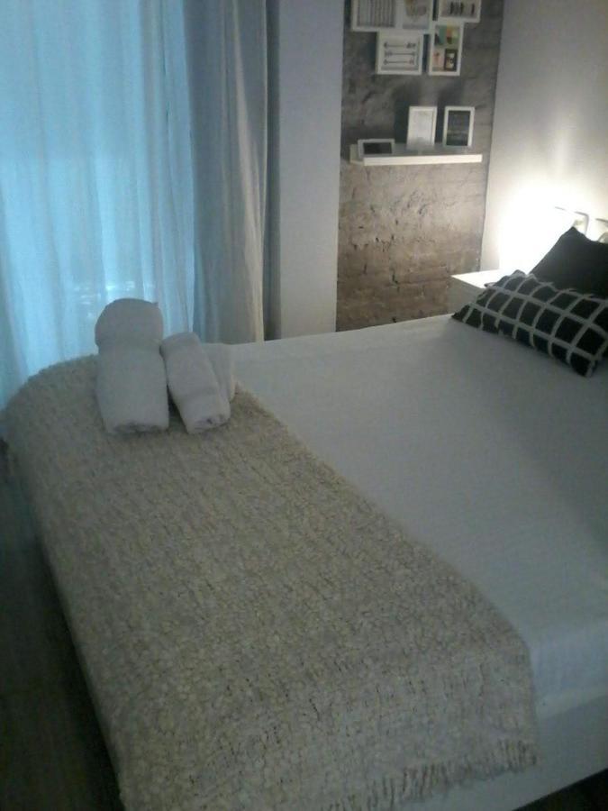Pequeño Apartamento con Mini Piscina  Valenza Esterno foto