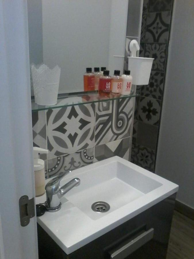 Pequeño Apartamento con Mini Piscina  Valenza Esterno foto