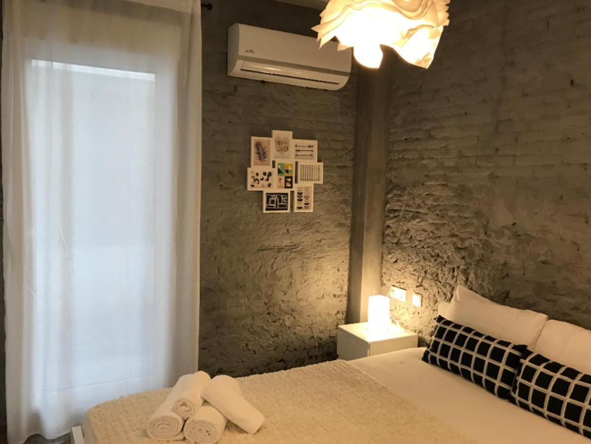 Pequeño Apartamento con Mini Piscina  Valenza Esterno foto