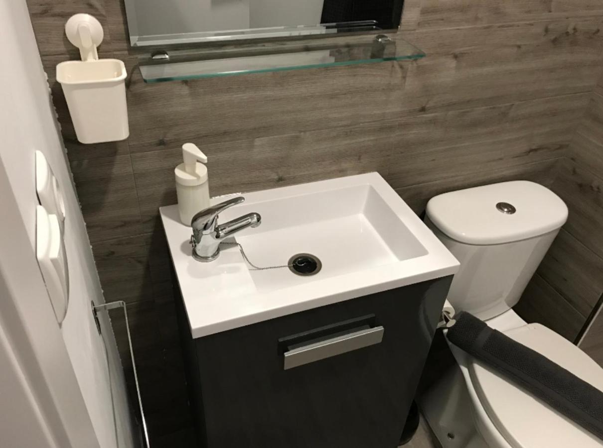 Pequeño Apartamento con Mini Piscina  Valenza Esterno foto