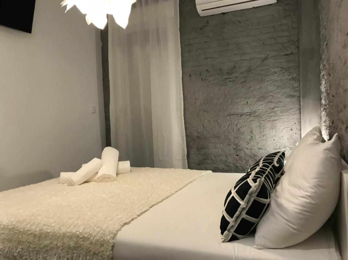 Pequeño Apartamento con Mini Piscina  Valenza Esterno foto