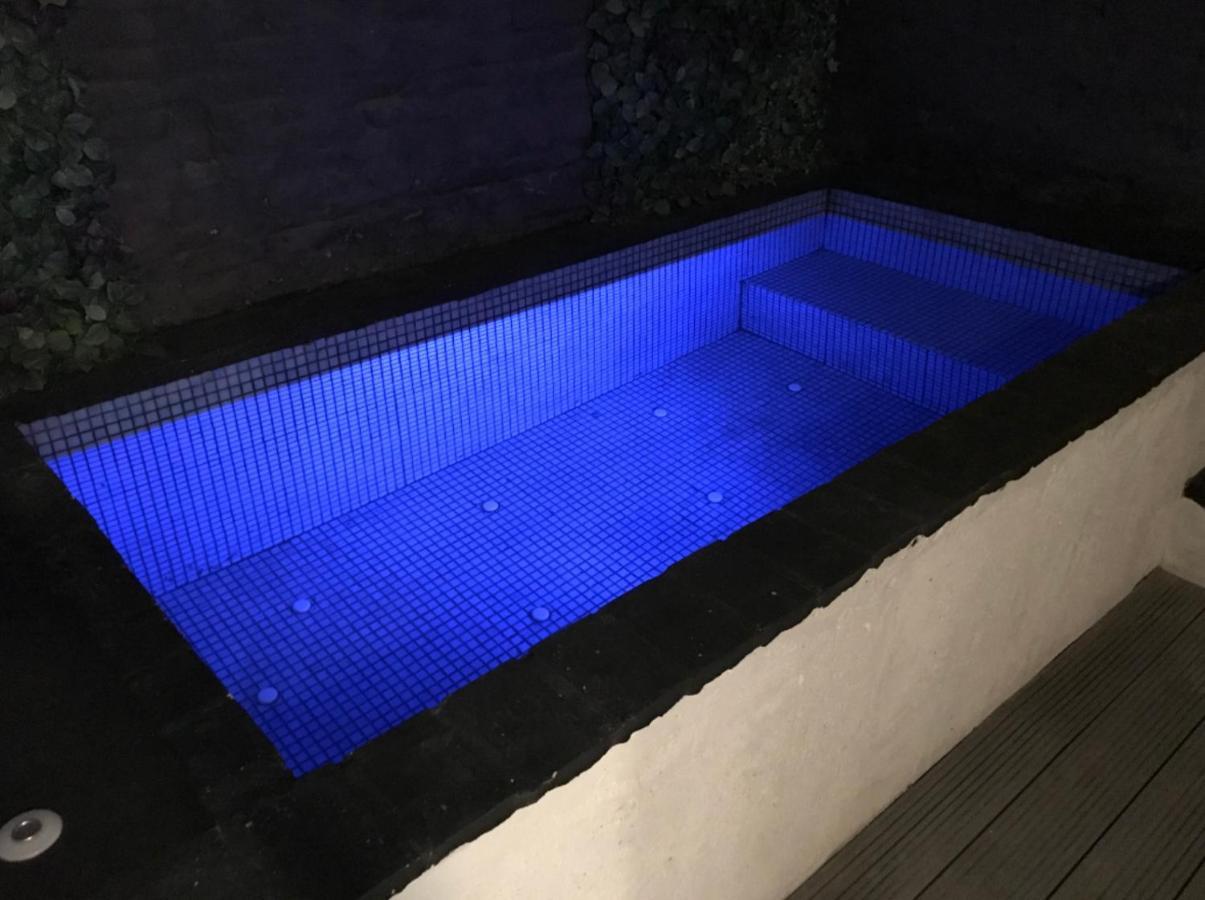 Pequeño Apartamento con Mini Piscina  Valenza Esterno foto