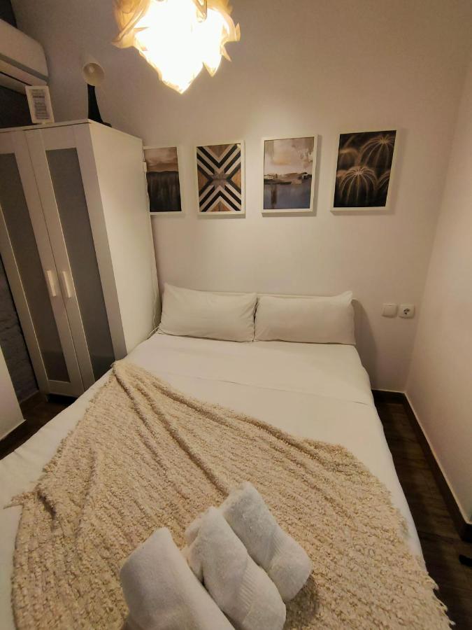 Pequeño Apartamento con Mini Piscina  Valenza Esterno foto