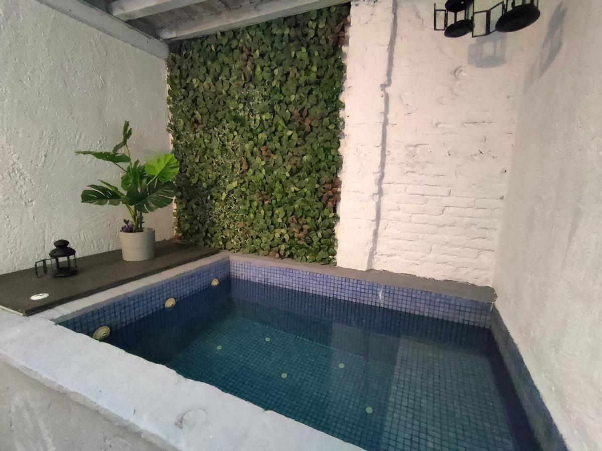 Pequeño Apartamento con Mini Piscina  Valenza Esterno foto