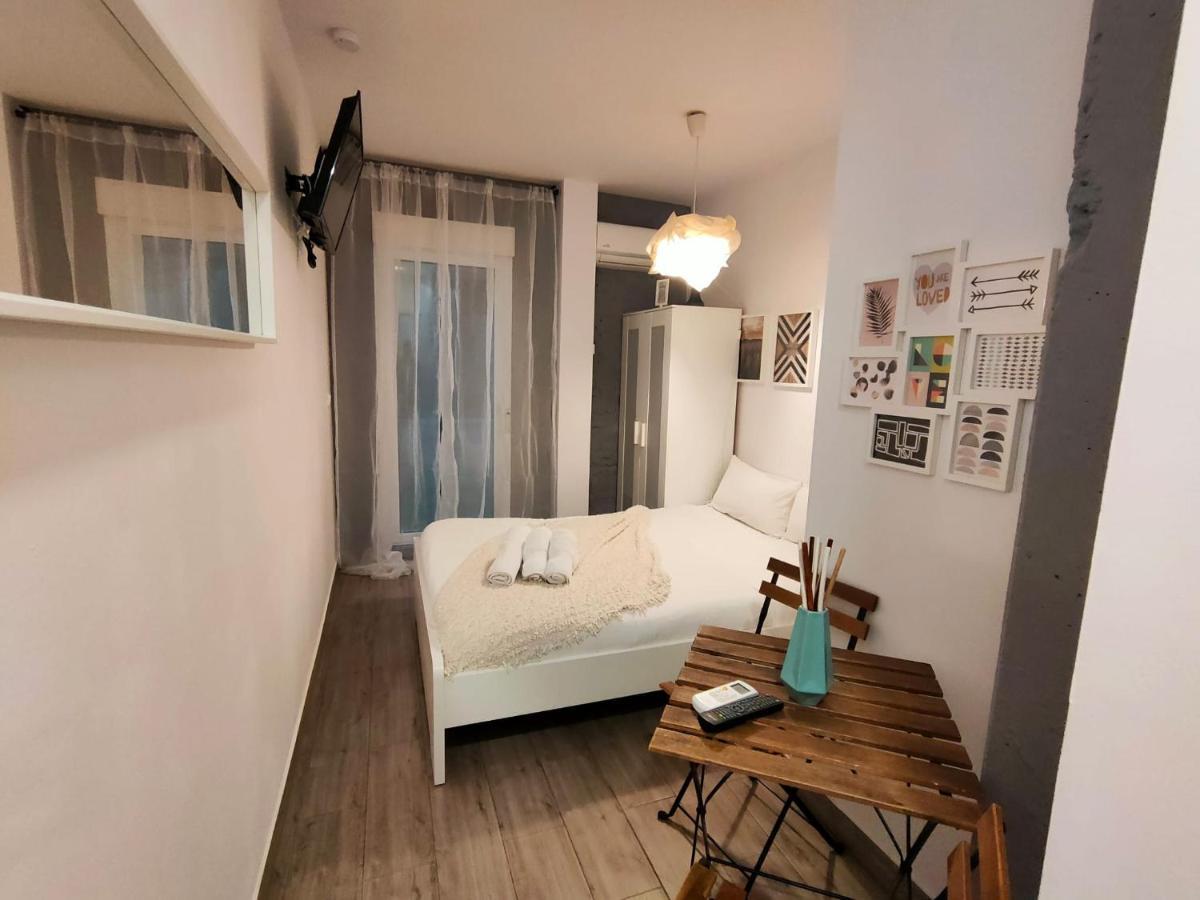 Pequeño Apartamento con Mini Piscina  Valenza Esterno foto