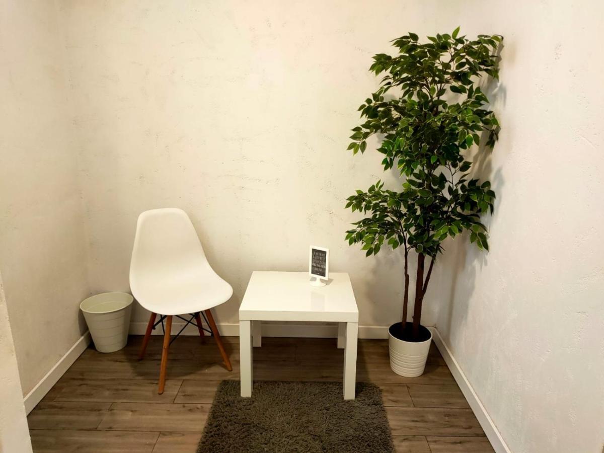 Pequeño Apartamento con Mini Piscina  Valenza Esterno foto