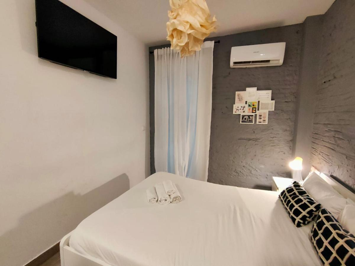 Pequeño Apartamento con Mini Piscina  Valenza Esterno foto