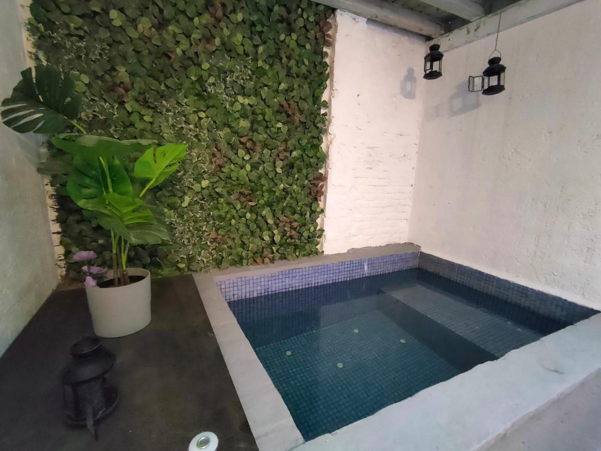 Pequeño Apartamento con Mini Piscina  Valenza Esterno foto