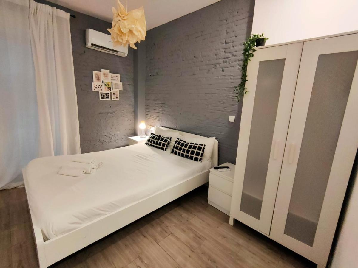 Pequeño Apartamento con Mini Piscina  Valenza Esterno foto